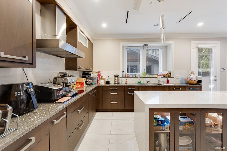 3029 W 45th Avenue Vancouver, BC - 9