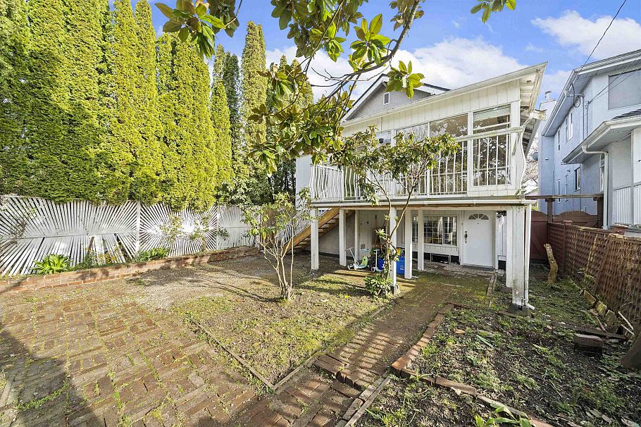 555 W 19th Avenue Vancouver, BC - 28