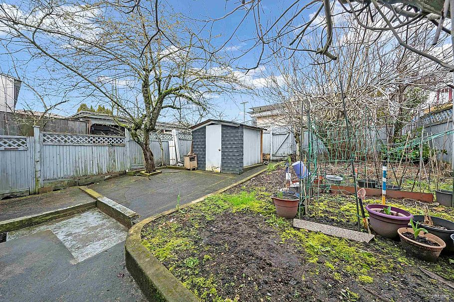 235 E 62nd Avenue Vancouver, BC - 29