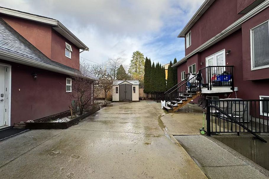1435 E 30th Avenue Vancouver, BC - 2