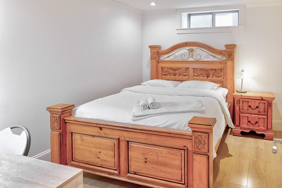 2237 W 37th Avenue Vancouver, BC - 32