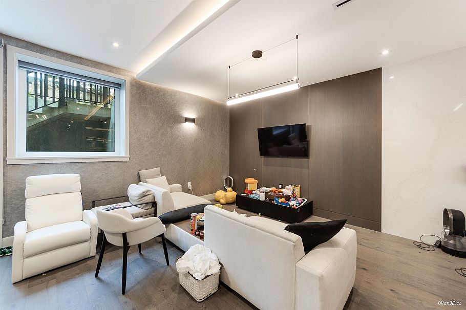 1041 W 53rd Avenue Vancouver, BC - 23