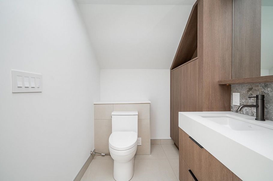 2 2460 Adanac Street Vancouver, BC - 31