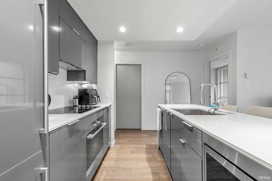 309 161 W Georgia Street Vancouver, BC - 1