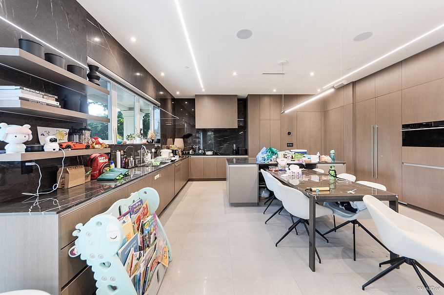 1041 W 53rd Avenue Vancouver, BC - 10