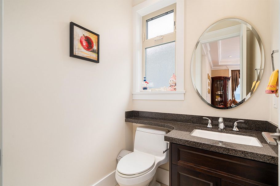 1683 W 64th Avenue Vancouver, BC - 9