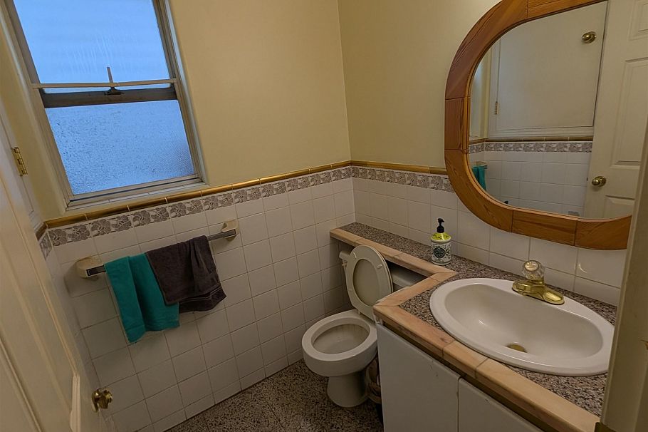 2935 E 17th Avenue Vancouver, BC - 9