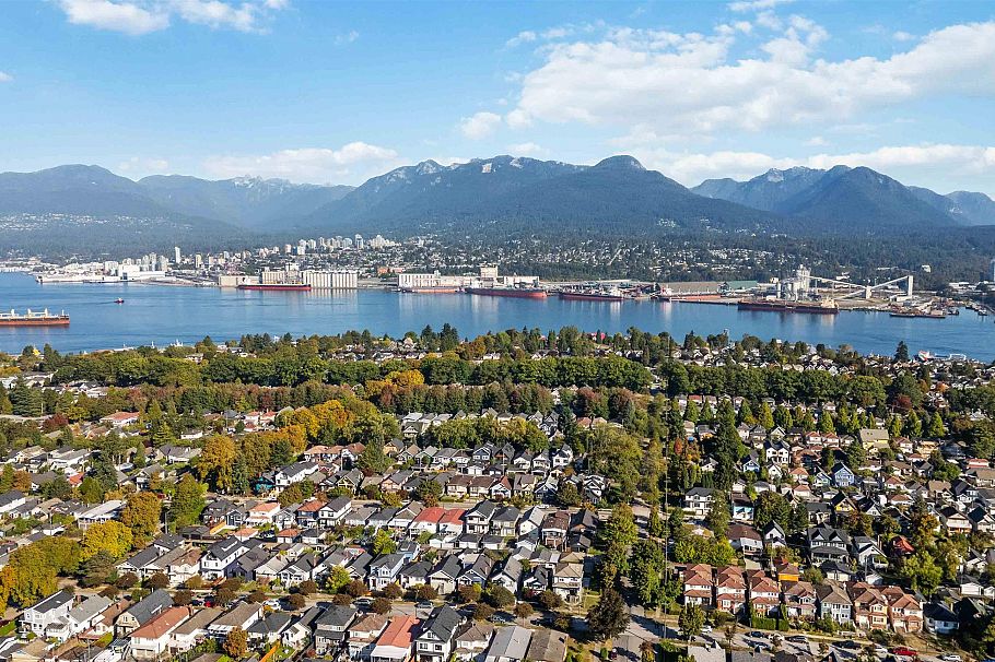 1 2658 Dundas Street Vancouver, BC - 8