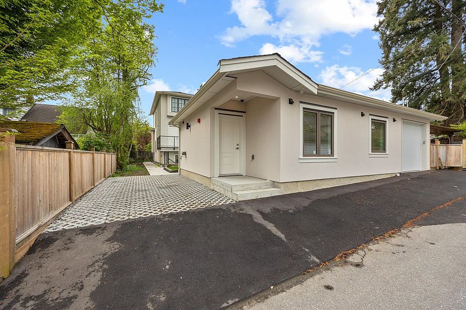 3227 W 35th Avenue Vancouver, BC - 38