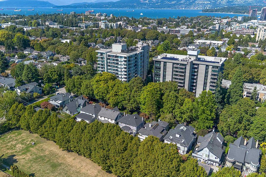 1744 W 14th Avenue Vancouver, BC - 35