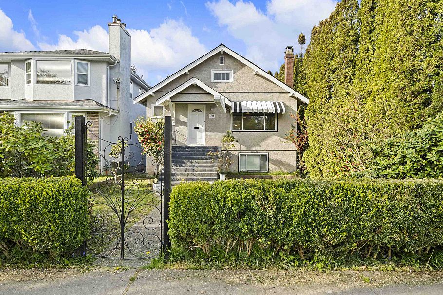 555 W 19th Avenue Vancouver, BC - 2