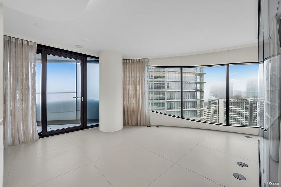 2207 1033 Nelson Street Vancouver, BC - 1