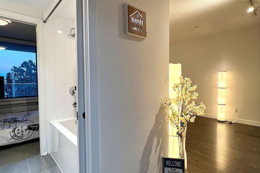 703 8131 Nunavut Lane Vancouver, BC - 4