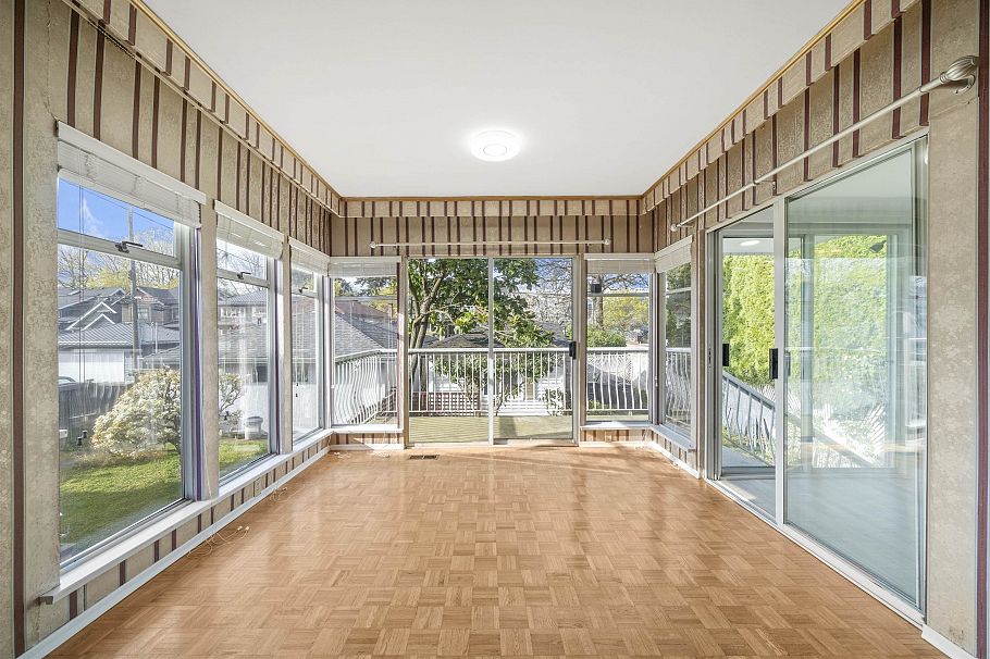 555 W 19th Avenue Vancouver, BC - 14