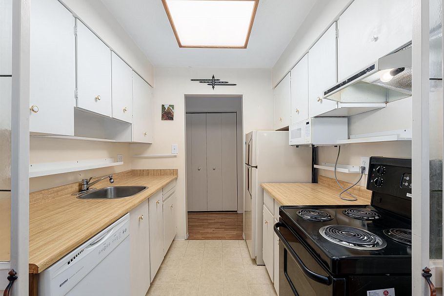 308 555 W 28th Street North Vancouver, BC - 7