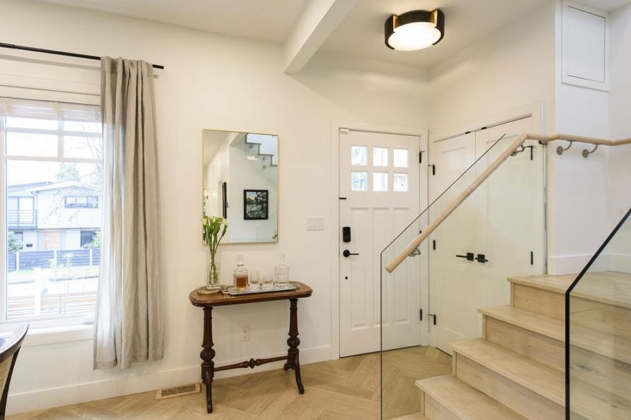 161 E 26th Avenue Vancouver, BC - 2