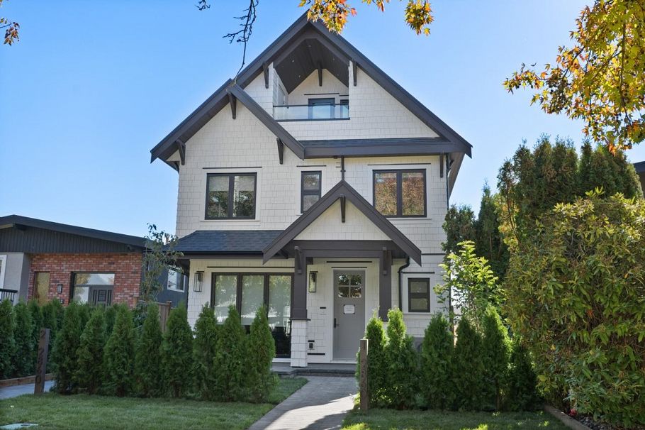 1 2680 E 5th Avenue Vancouver, BC - 1