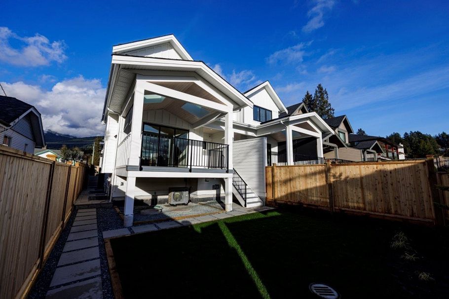229 E 22nd Street North Vancouver, BC - 6