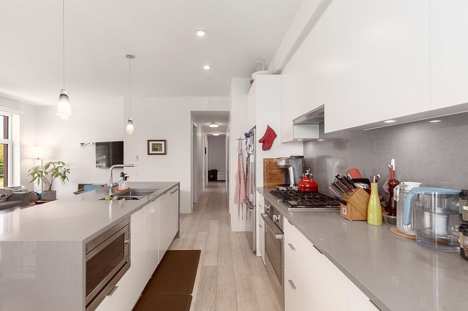 301 108 E 35th Avenue Vancouver, BC - 4