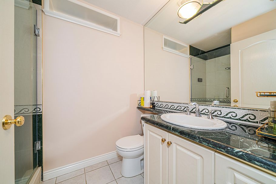 763 W 64th Avenue Vancouver, BC - 26