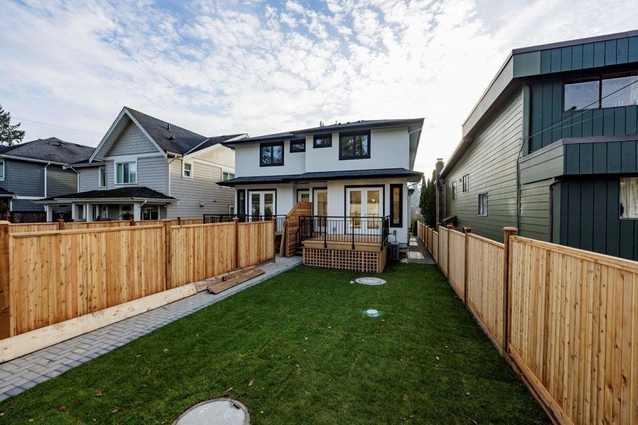 254 E 18th Street North Vancouver, BC - 34