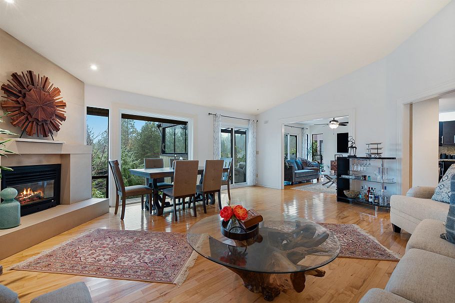 5625 Eagle Court North Vancouver, BC - 4