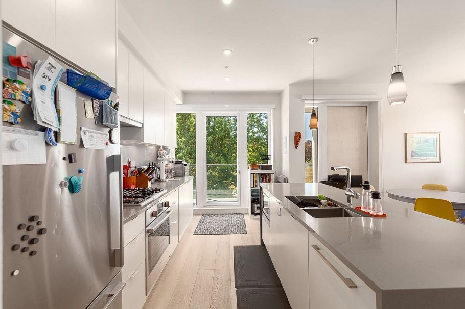 301 108 E 35th Avenue Vancouver, BC - 3