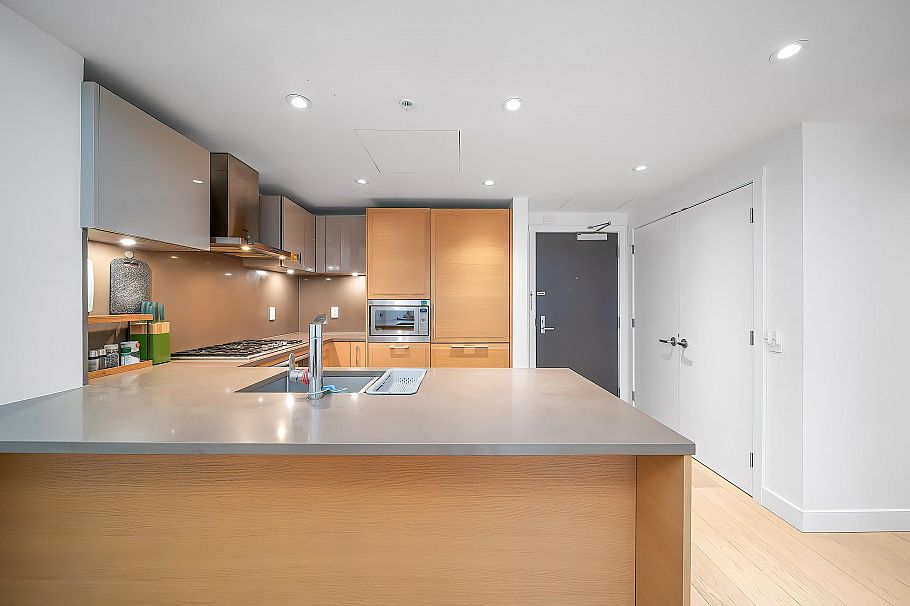 311 7228 Adera Street Vancouver, BC - 7