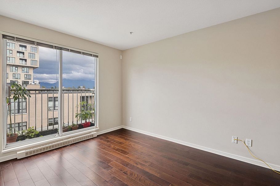 311 3727 W 10th Avenue Vancouver, BC - 3