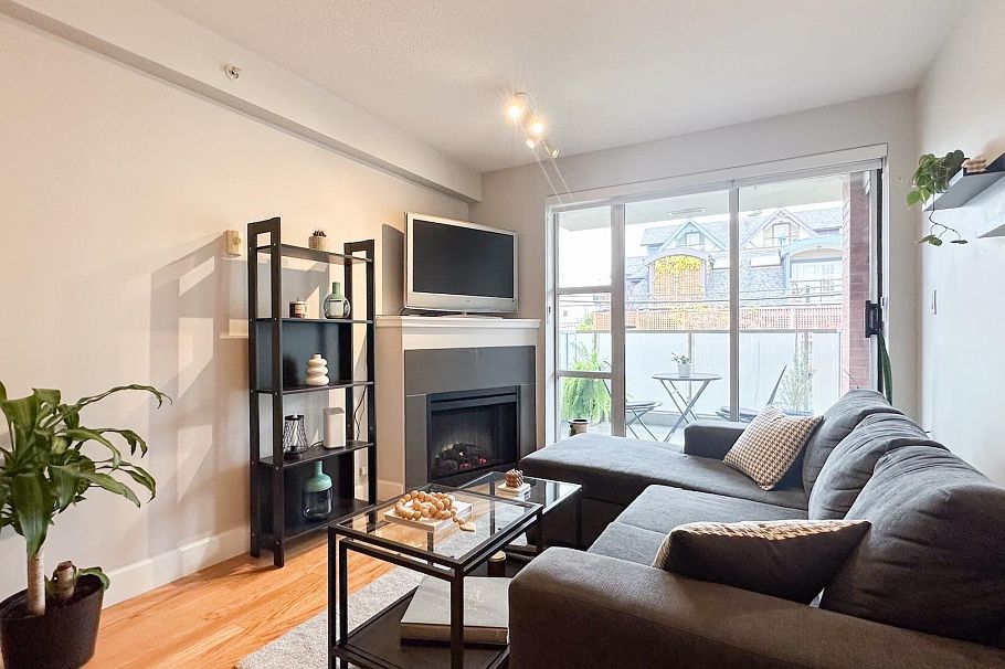 411 3811 Hastings Street Burnaby, BC - 4