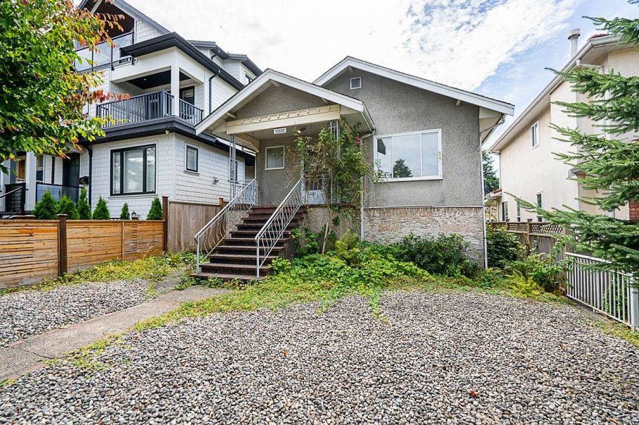 2554 Dundas Street Vancouver, BC - 2