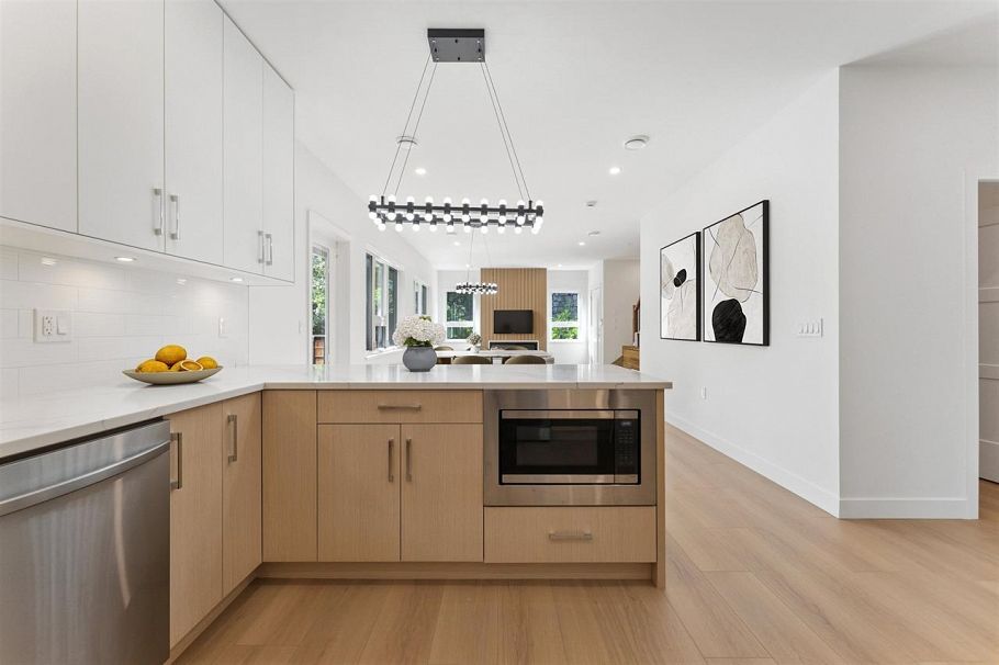 842 St. Denis Avenue North Vancouver, BC - 8