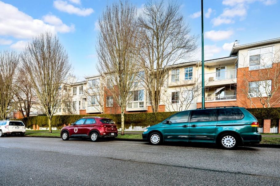 335 383 E 37th Avenue Vancouver, BC - 2