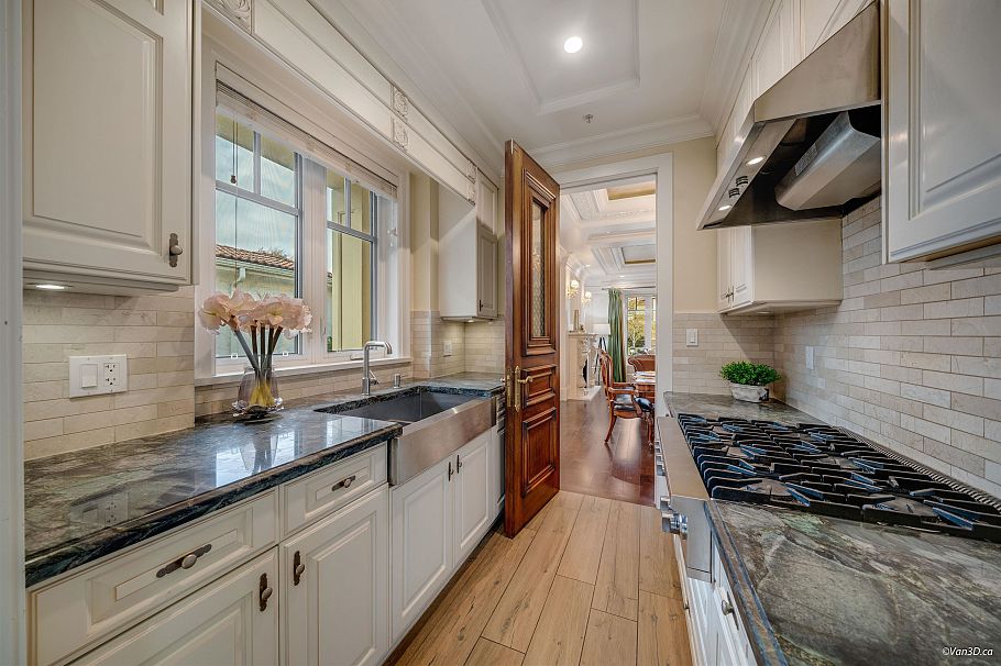 1332 W 47th Avenue Vancouver, BC - 13