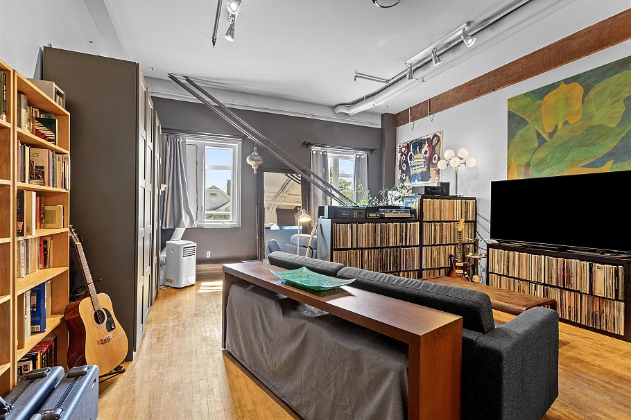 121 2556 E Hastings Street Vancouver, BC - 1