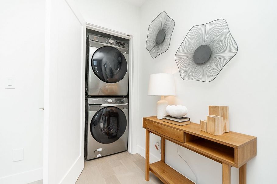 2 434 E 1st Street North Vancouver, BC - 16