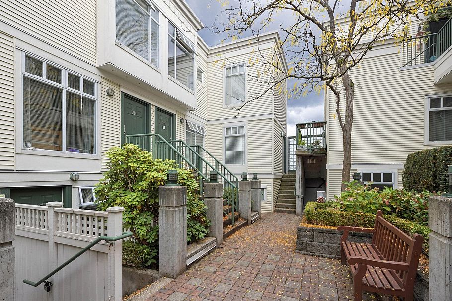 311 3727 W 10th Avenue Vancouver, BC - 1