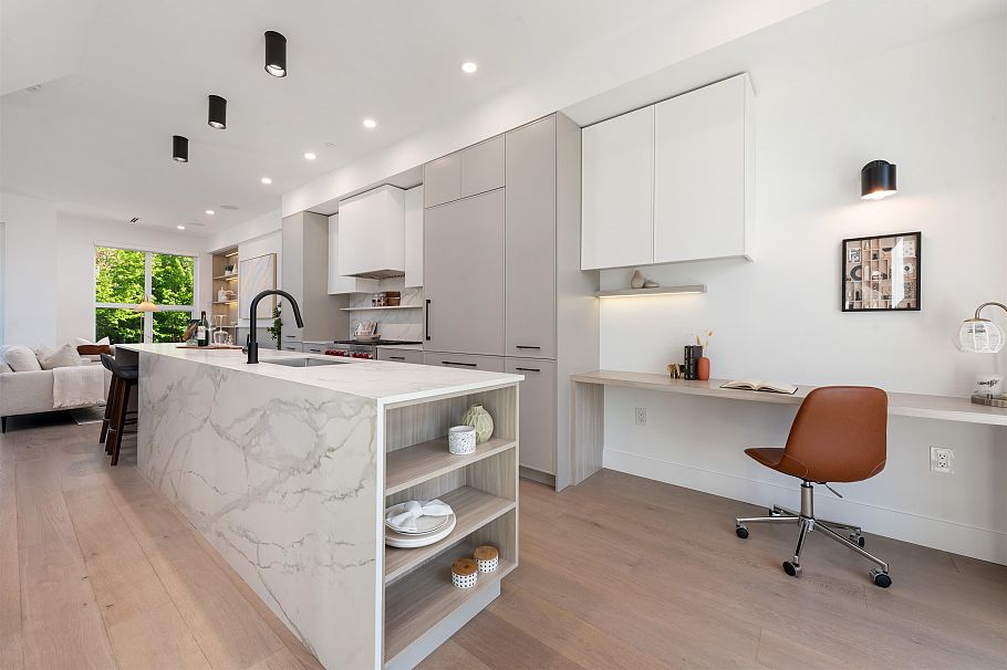 1495 W 52nd Avenue Vancouver, BC - 2