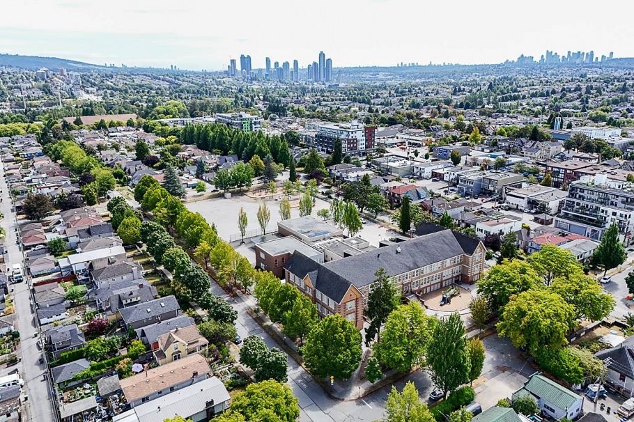 2554 Dundas Street Vancouver, BC - 26