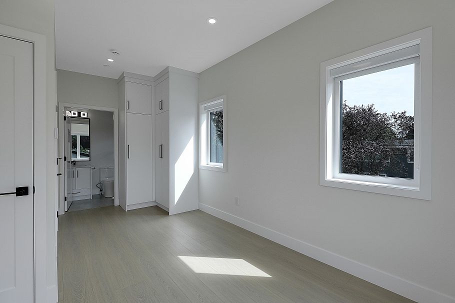 2 3695 E 26 Avenue Vancouver, BC - 22