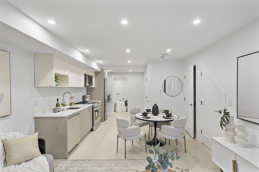 2 434 E 1st Street North Vancouver, BC - 13