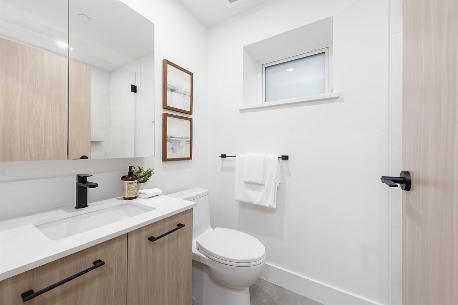 1493 W 52nd Avenue Vancouver, BC - 25