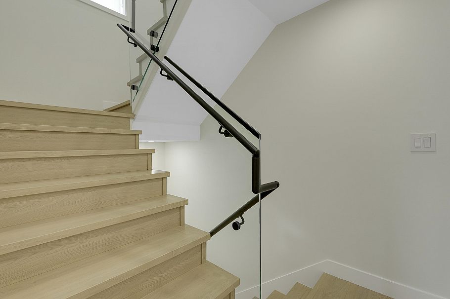 2 3695 E 26 Avenue Vancouver, BC - 29