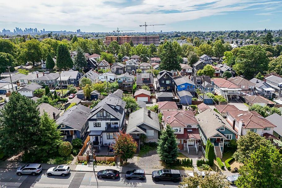 2554 Dundas Street Vancouver, BC - 19