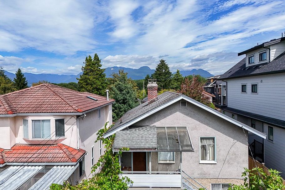2554 Dundas Street Vancouver, BC - 25