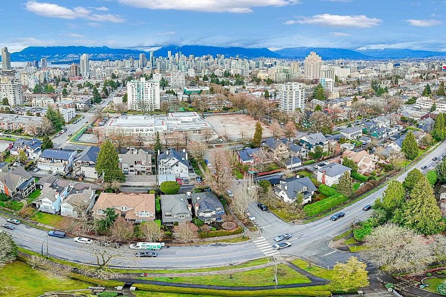 1131 W 16th Avenue Vancouver, BC - 2