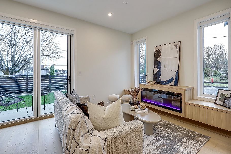 2 3695 E 26 Avenue Vancouver, BC - 6