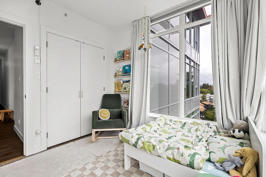 709 2321 Scotia Street Vancouver, BC - 23