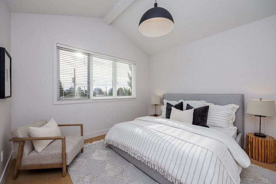 229 E 22nd Street North Vancouver, BC - 27