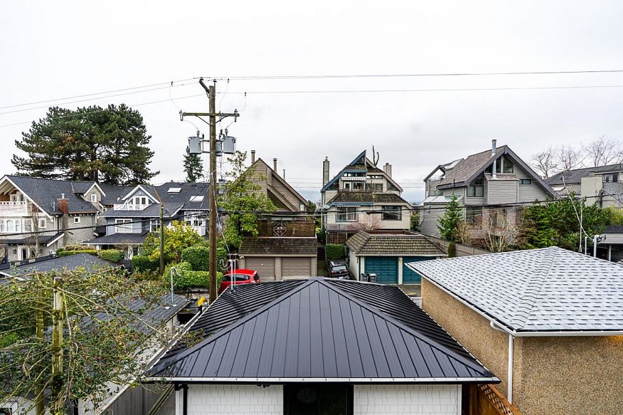 2565 W 2nd Avenue Vancouver, BC - 20